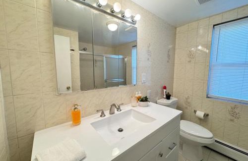 Guttenberg Apartment | Huge Place Minutes from NYC Parking Available