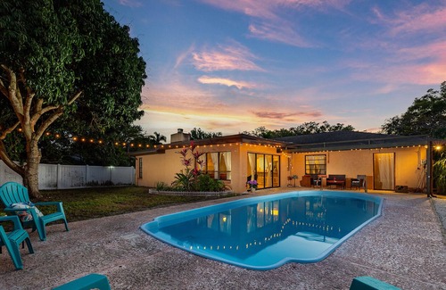 Seminole House | 🌴“Huge Pool Home 5 mins to Beaches and all the fun the Sunshine state offers”🌊☀️