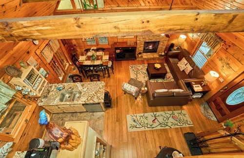 Gatlinburg Cabin | Huge Porch with Swings/Homey, Clean & Well Stocked/New Hot Tub