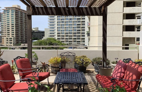 Waikiki Condo | Huge, private lanai with panoramic view of Diamondhead