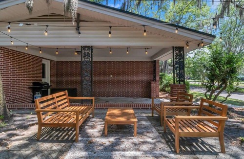 Avondale House | HUGE ranch style house with an MCM flare!