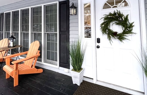 Hamlin House | Huge Renovated 4 BDR House. Ski Hill. Pool Table. Game Room. Big open sunroom.
