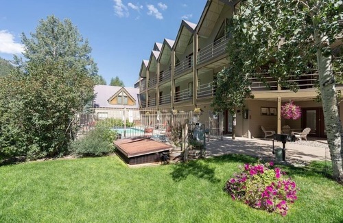 Telluride Condo | Huge Riverfront Deck + Walk Everywhere Viking Lodge 100a 3 Bedroom Condo by RedAwning