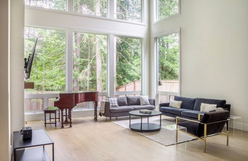 Sammamish House | Huge Sammamish 5BR w/Backyard & Garage, near Park, by Blueground