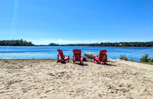 Gravenhurst Cottage | Huge Sandy Beach Cottage - 90 min from GTA