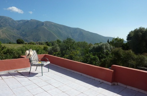 Orgiva Villa | Huge secluded villa, lovely garden, pool, 350m to town, air-con, WiFi, ping-pong