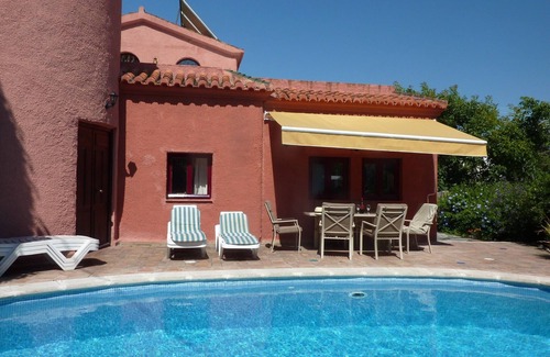 Orgiva Villa | Huge secluded villa, lovely garden, pool, 350m to town, air-con, WiFi, ping-pong