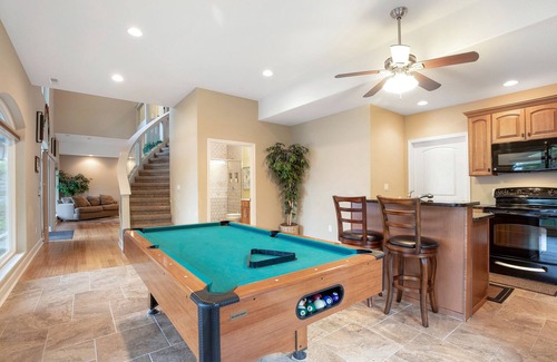 Camdenton House | Huge! Sleeps 30-Kayaks, Pedal Boat & Paddle Boards