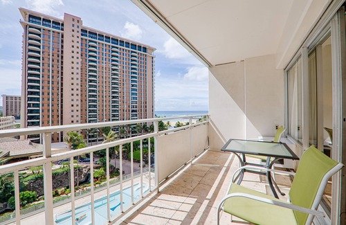 Waikiki Apartment | Huge Studio Unit with Lagoon View #730