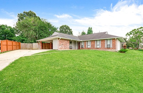 South Baton Rouge House | Huge Trendy Remodeled 4 Bdrm 2 Bath Home Restaurants Shopping I-10 10 min to LSU