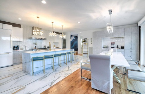 Katie Hill Neighborhood House | Huge Ultimate Lux! 16 Beds-Hot Tub & Elevator!