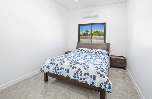 Trinity Beach Apartment | Huge unit at the beach