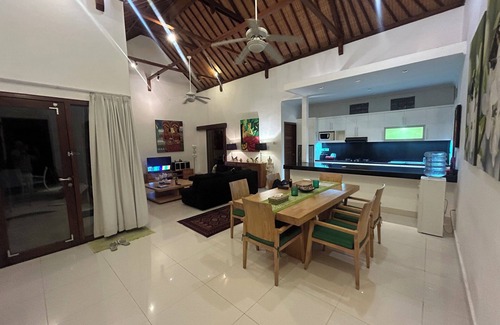 Dyanapura Villa | Huge Villa 10 mins walk to Seminyak Beach