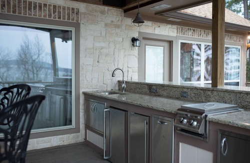 Brookeland House | Huge waterfront lake house with spacious yard & amazing views!