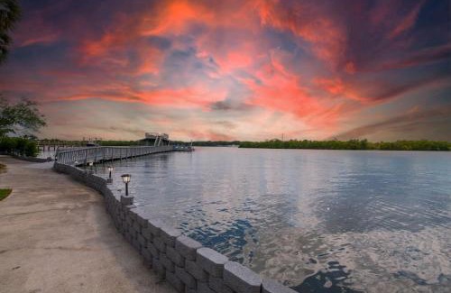 Riverview House | Huge Waterfront Mini-Resort with Gym, Dock and Pool