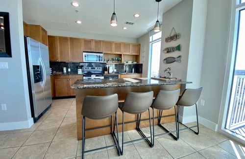 Galveston Condo | HUGE WRAPAROUND BALCONY! EMERALD #701 LUXURY 3BDRM/2.5B CONDO! POOL&HOT TUB