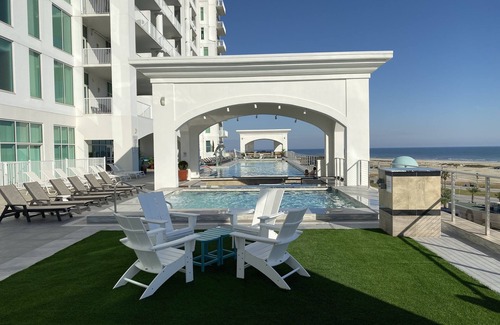 Galveston Condo | HUGE WRAPAROUND BALCONY! EMERALD #701 LUXURY 3BDRM/2.5B CONDO! POOL&HOT TUB
