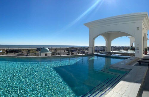 Galveston Condo | HUGE WRAPAROUND BALCONY! EMERALD #701 LUXURY 3BDRM/2.5B CONDO! POOL&HOT TUB