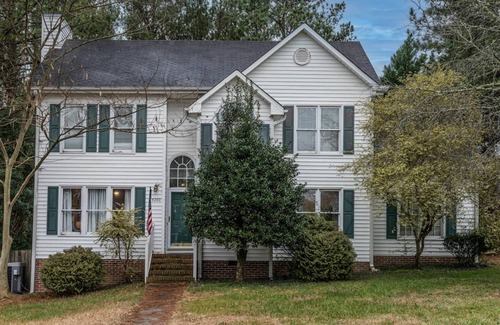 Northeast Raleigh House | Huge Yard & Deck, Near Downtown - Raleigh Roost