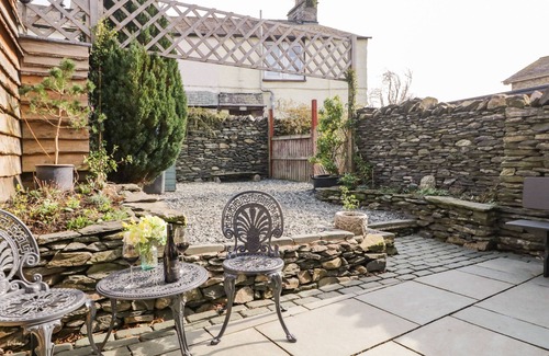 Staveley House | HUGILL COTTAGE, pet friendly, with open fire in Staveley