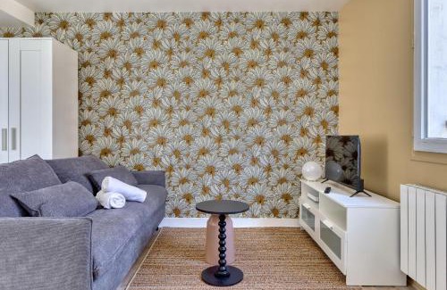 Pont-de-L'Arche Apartment | Hugo - Studio cosy au cœur de Pont-de-l’Arche