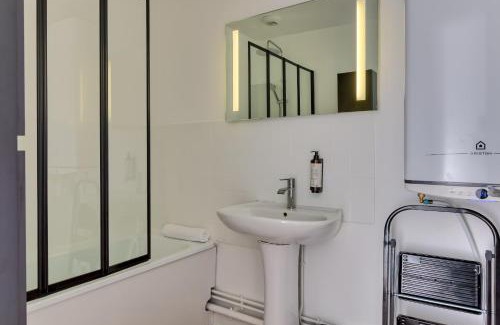 Pont-de-L'Arche Apartment | Hugo - Studio cosy au cœur de Pont-de-l’Arche