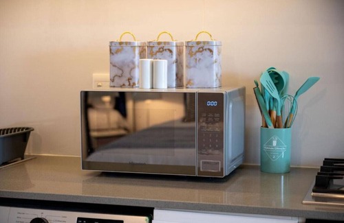 Hillhead Apartment | Hugos Seaside Haven E210