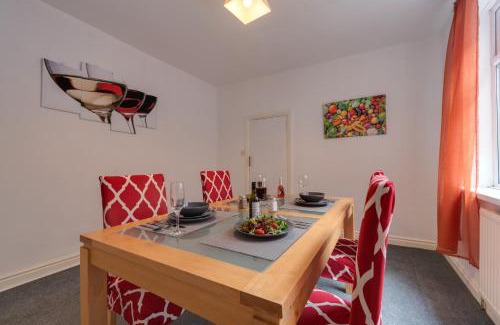 Hull House | Hull Large 4 Bedrooms 8 Beds Home - Close to A63 MKM Stadium & HRI
