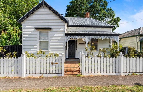 Black Hill Apartment | HUM111 - 111 Hummfray St N. Ballarat East