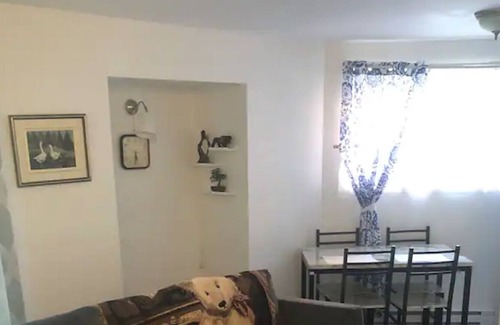 Dollard-des-Ormeaux Apartment | Humble 1 BDR Home - 15min from/to YUL Intl. Airport