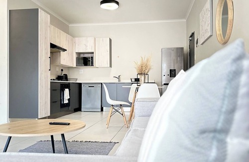 Greater Johannesburg Metropolitan Area Apartment | Humble Abode - 93 On New - Midrand