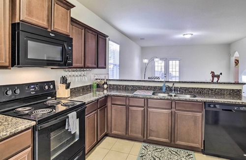 Humble House | Humble Vacation Rental - Walk to Park!