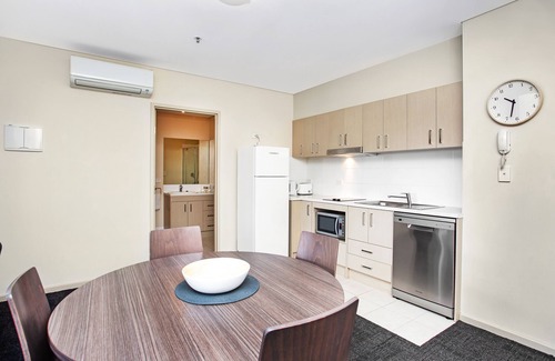 Adelaide Central Business District Apartment | Hume Serviced Apartments