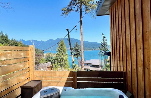 Bowen Island House | Hummingbird Oceanside Suites: The Modern Cabin