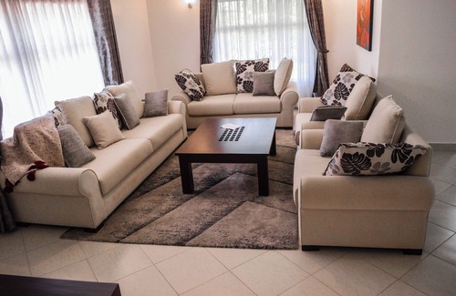 Athi River House | Humongous 5BR Bungalow with Private Pool near JKIA – Greenpark, Athi River