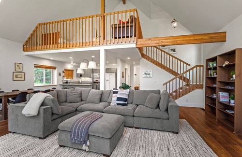 Bigfork House | Hungry Deer Hideaway with Mountain Views