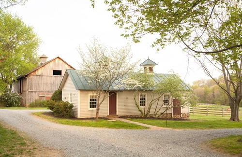 Blue Ridge House | Hunt Box on 1700's Horse Farm/Wedding Venue
