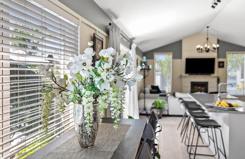 Papamoa Beach House | Hunter Lodge - Papamoa Beach Holiday Home