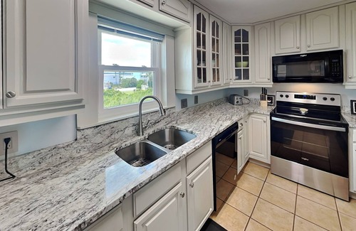 Crescent Beach Cottage | Hunter's Haven