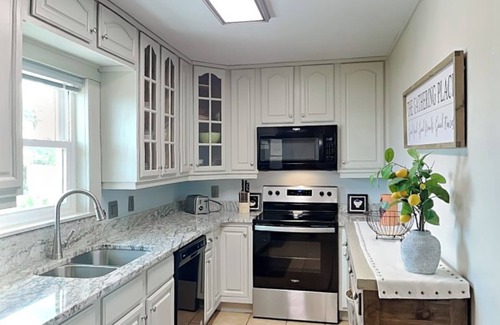 Crescent Beach Cottage | Hunter's Haven