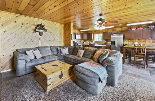 Mammoth Creek Cabin | Hunter`s Hideout Panguitch Lake - Lake views with space to explore