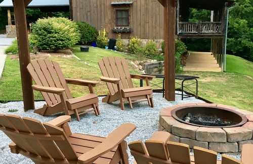 Highlands Cabin | ~HUNTER'S LODGE~ ' AN EXQUISITE 12 ACRE ESCAPE WITH SOARING VIEWS'