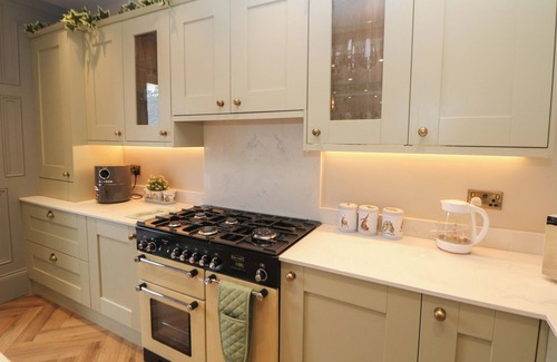 Buxton Cottage | Hunter's Lodge