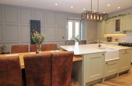 Buxton Cottage | Hunter's Lodge