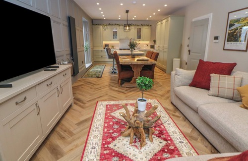 Buxton Cottage | Hunter's Lodge