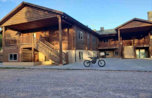 Hot Springs House | Hunters Lodge in Custer