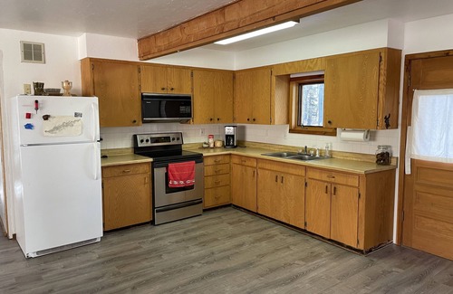 Cimarron Cabin | Hunters, snowmobiles, Xcountry ski and snowshoe friendly!