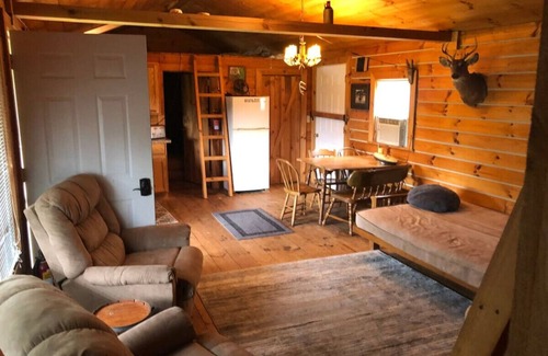 Chandlersville Cabin | Hunting Cabin 65AC Zanesville Muskingum AEP WIFI&CELL SVC!