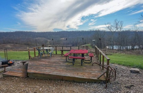 Chandlersville Cabin | Hunting Cabin 65AC Zanesville Muskingum AEP WIFI&CELL SVC!