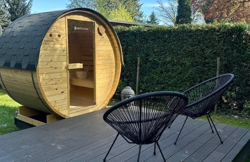 Rabenstein House | "Hunting lodge" holiday home with communal pool